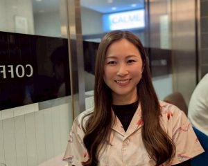 高3で、突然「あいうえお」が発声できなくなった…「喉に金属を埋める手術」を受けた34歳女性が“救い”を見つけるまで