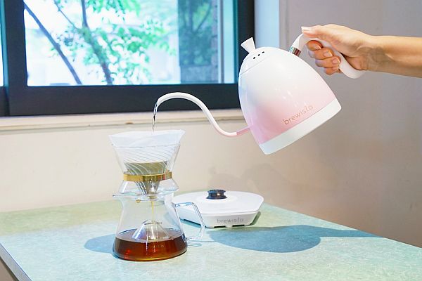 世界中のバリスタが愛用するケトル「brewista」限定カラー「ホワイトピンク」が発売！