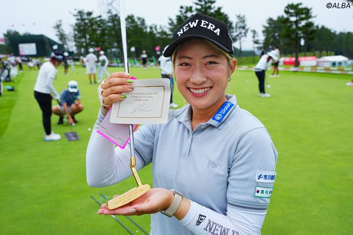 2年前のVを祝うゴールドパターに笑顔プロ4年目の25歳が地元大会で2本目の“金”を狙う