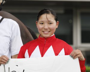 「やったもん勝ちじゃないか」SNS大荒れ…函館記念で小林美駒騎手はなぜ降着にならなかったのか
