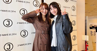 のん、菅井友香と笑顔ショットに「カナコロの勢い凄い」 