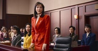 綾瀬はるかが弁護士役、日本初のハラスメント裁判に挑む！「ファーストボイス」場面写真