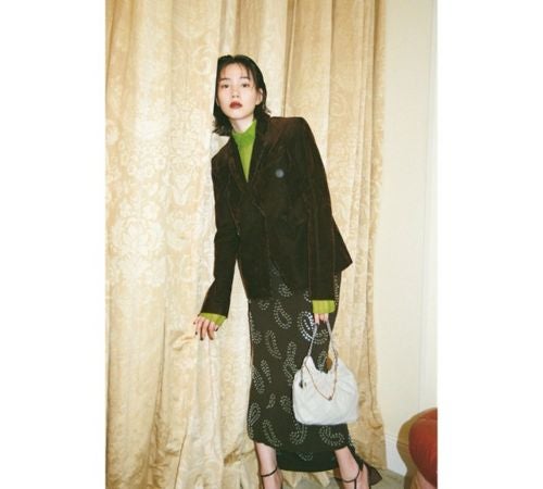  のん、『SPUR』オフショットでモデル力発揮！ 