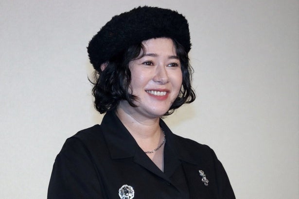 真木よう子、「雨が降ると天パが暴れる」…複雑そうな表情の自撮りショットに「天パでもキュートすぎます」の声