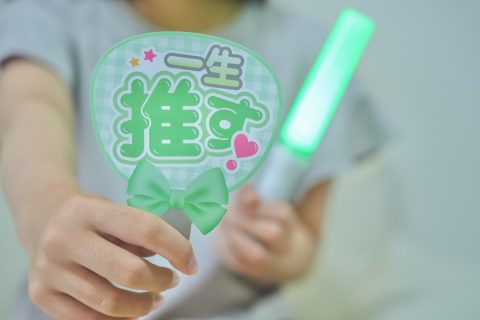 娘が“推しグッズ”を大量に集め、自宅に置ききれなくなっています…。月額「5000円」でトランクルームを借りたいと言いますが、保管のために毎月お金を払うのはぜいたくでしょうか？ 限られたスペースで保管するコツも紹介