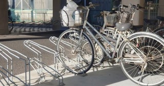 「家賃13万円・駐輪場付き」の物件に入居！ でも引っ越し後「ラックが全て埋まってる」と言われショック…他の人と“同じ家賃”を払ってるのに不公平ですよね？ なぜスペースが足りなくなるのでしょうか？