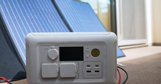 マイホーム設計中に勧められた「150万円の蓄電池」、「太陽光発電」だけより、セットで導入したほうがお得って本当？ 蓄電池のコスパと「太陽光発電」の初期投資事情を解説
