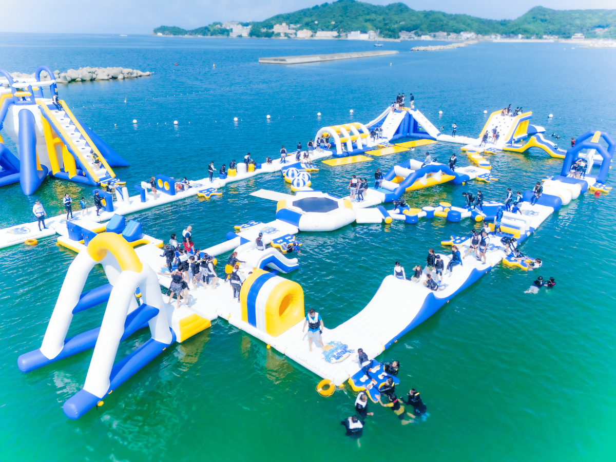 関西最大級、全周約260m！にパワーアップした海上アスレチック「アクアループ」が和歌山に7/4オープン