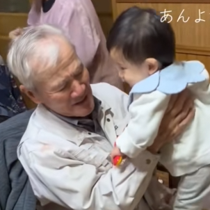 【大きくなったら見てほしい動画】ひ孫が可愛すぎて何をするにも最高に褒めてくれるひいじいじとひいばあば
