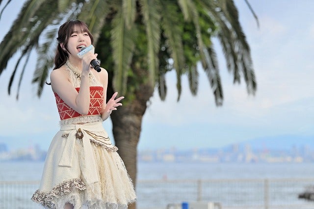 「モアナと伝説の海」モアナ役日本版声優TSUZUMIが福岡に降臨！ 映画プロモーション史上初の会場で海をバックに劇中歌を生歌唱