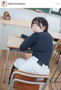 “現役捕手”グラドル、透け透けアンダーシャツで「先生がきたら起こしてね！」
