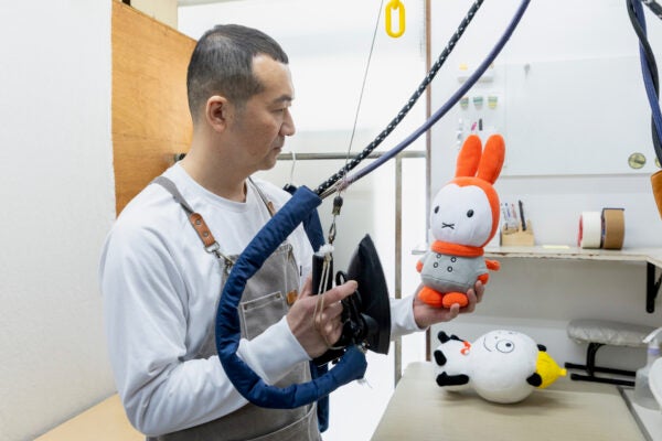 宅配クリーニング・モリクリ、職人が生乾き臭からぬいぐるみを守るサービスを本格始動