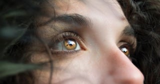 目が綺麗な人のスピリチュアル的な特徴7選