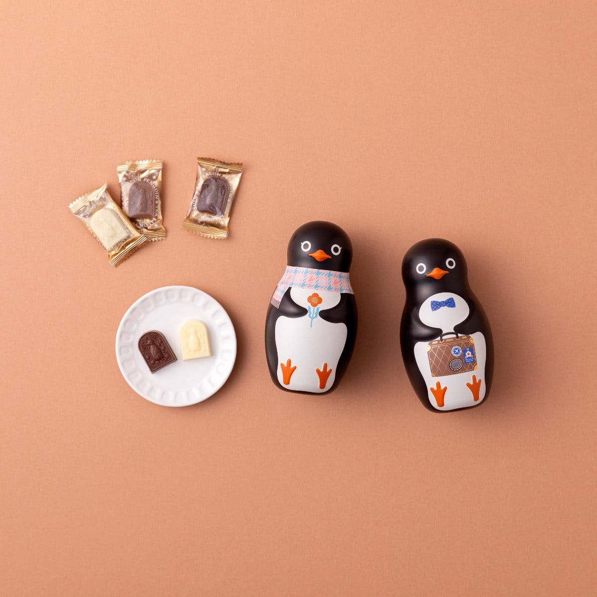 バレンタインに。ペンギン型の缶にキュンとする限定チョコ／モロゾフの「旅するペンギン＆夢見るペンギン」