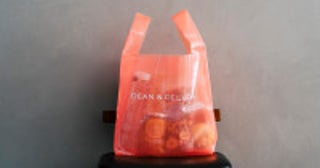 DEAN ＆ DELUCA“雨の日が待ち遠しくなる”バッグ登場！ フルーツを思わせるビタミンカラーがかわいい