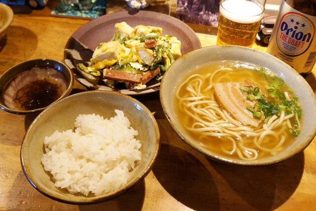 【沖縄そば&ゴーヤーチャンプルー】荻窪の名酒場を間借り営業するランチ店で、驚くほど洗練された沖縄料理と出会う：パリッコ『今週のハマりめし』第223回