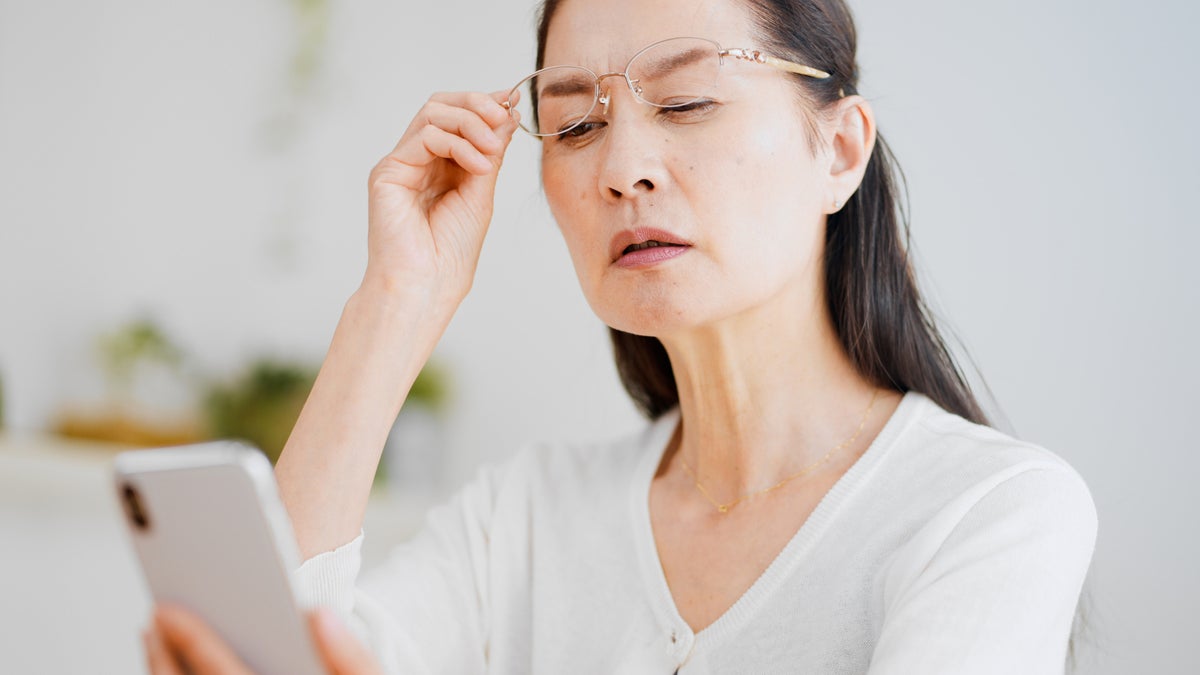 敬老の日に贈りたい、実用的なギフト！3倍拡大鏡×LEDで見やすく！自分でできる爪ケアグッズ