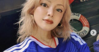 カタールW杯から4年 話題を呼んだ美女サポーターが代表ユニで憧れのフロリダディズニー訪問