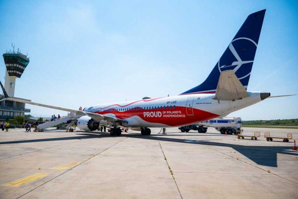 LOTポーランド航空、東京発欧州行きでセール開催プレエコ往復28.1万円からなど