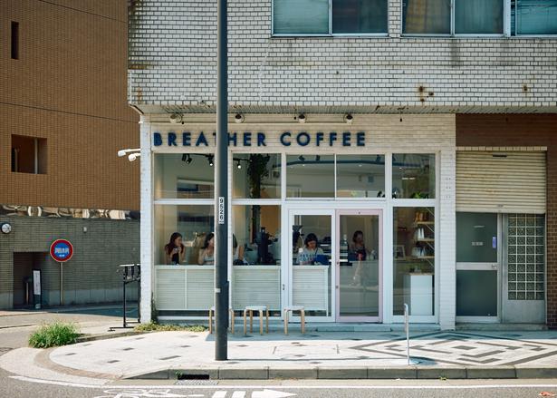 コーヒーで旅する日本／関東編｜“聖地”を経て、逗子で手がける一杯を。コーヒーとスイーツで心を軽くする「BREATHER COFFEE」