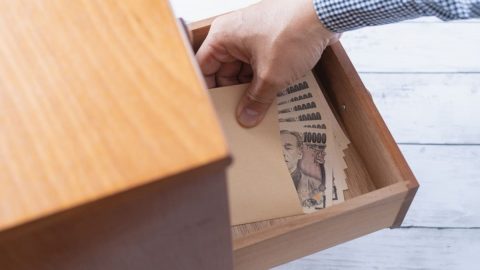 母の入院に伴い「500万円」のタンス預金を一時的に預かる予定です。退院後に返すので税金はかかりませんよね？