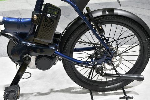 電動アシスト自転車（ペダルをこぐタイプ）とフル電動自転車。免許なしでフル電動自転車に乗ると、無免許運転で捕まるって本当？