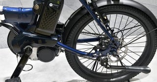 電動アシスト自転車（ペダルをこぐタイプ）とフル電動自転車。免許なしでフル電動自転車に乗ると、無免許運転で捕まるって本当？