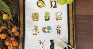“自分の美術館がつくれる”カスタマイズグッズがかわいい！名画をモチーフにしたゆるかわいいピンにも注目