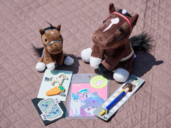 ぬいぐるみから前髪クリップまで！東京競馬場で買えるおすすめ“ウマ活”グッズ