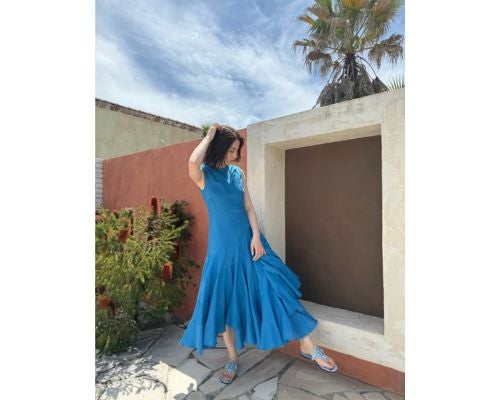  のん、夏らしさ全開の爽やかブルーワンピ姿公開 