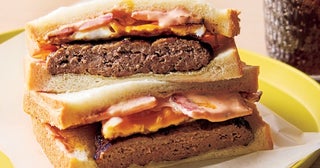食パンで“外食風”を再現！甘めソースが決め手の「お月見サンドバーガー」