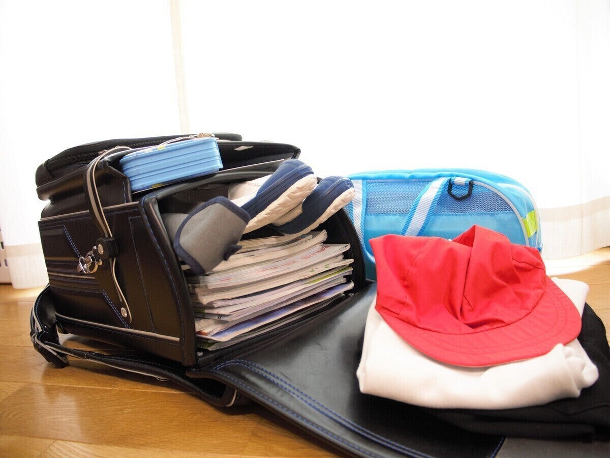 「小1の壁」は夏休みにもう一度やってくる？ 昼ごはん・宿題・学童…初めての長期休みを乗り切るヒント