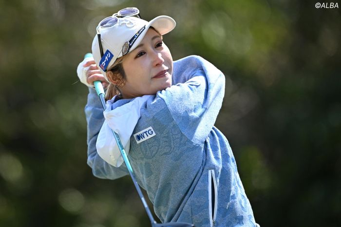 金田久美子が放った会心のアイアンショット周囲からは思わず「プロ、やりすぎです」の声が…