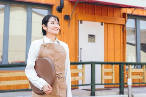 この4月に都内の大学へ進学した娘に毎月8万円の仕送りをします。バイトも始めたそうですが、実際仕送りとバイトで生活できるのでしょうか？