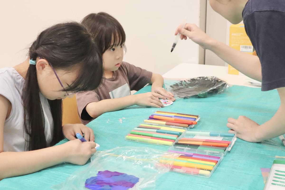 ＜1日500円＞「子どもがいるし芸術鑑賞は無理」と諦めなくていい！「文化体験型託児サービス」とは