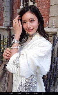 「令和の峰不二子」阿部なつき25歳、純白の冬服姿に「美しすぎる」「圧倒的に可愛い」の声