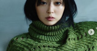 「ミニ丈すぎて際どーい！」鈴木愛理、攻めコーデ一気に披露お腹出しニットにデコルテあらわなドレスも