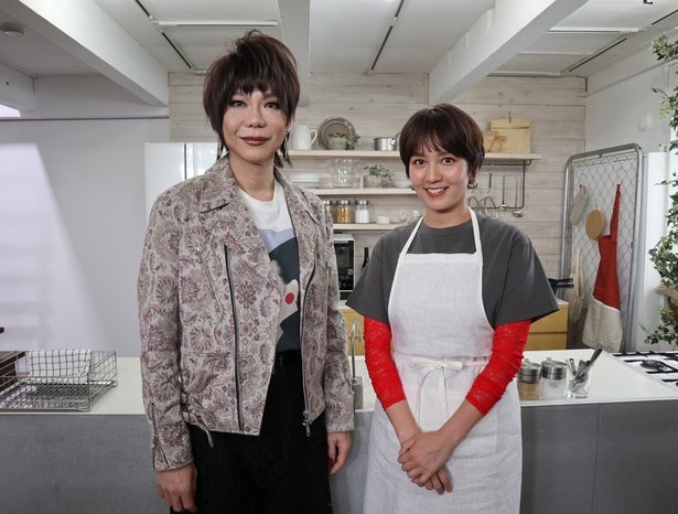 ミッツ・マングローブが母から教わった“個性”の見つめ方友人参戦で“スナックゆる宅”開店＜和田明日香とゆる宅飲み＞