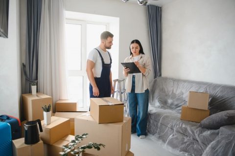 この春から一人暮らし。引っ越しに「8万円以上」かかりました…この金額は高い？ 一般的な相場はいくらなのでしょうか？
