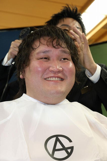 元横綱・照ノ富士が堂々引退！白鵬はじめ、各界の著名人が駆け付けた断髪式の様子を現地レポート