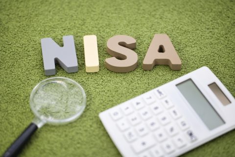 50代から「NISAを月5万円×10年間」積み立てたいですが、周囲から「もう遅いからリスクに耐えられない」と止められます。運用益“200万円以上”の計算ですが、危険でしょうか？