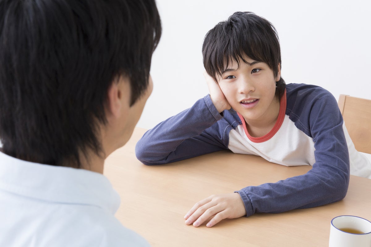 「今日の給食なに食べた？」三児の父・伊藤淳史さんが“あえてどうでもいい話”を聞く深い理由