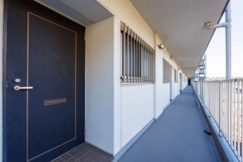 介護のために「父名義」の公営住宅で同居していましたが、先週父が亡くなりました。このまま家賃を払い続ければ、私1人でも住み続けられるのでしょうか？