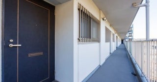 介護のために「父名義」の公営住宅で同居していましたが、先週父が亡くなりました。このまま家賃を払い続ければ、私1人でも住み続けられるのでしょうか？
