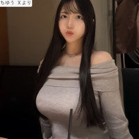 フォロワー500万の165cm美女、オフショルダー姿で抜群プロポーション全開ネット騒然