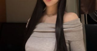 フォロワー500万の165cm美女、オフショルダー姿で抜群プロポーション全開ネット騒然