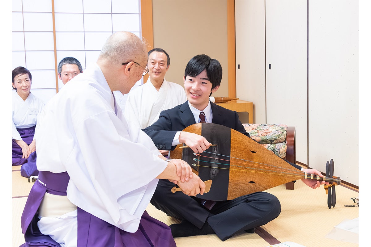 《独特のかけ声も》悠仁さま貴重な蹴鞠姿が大反響も動画公開はナシ…陰にあった秋篠宮ご夫妻の“苦い思い出”