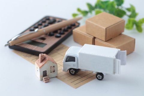 娘の引っ越し代は見積もりで「8万円」だったのに、作業当日になってエアコン工事費などで「追加料金が4万円かかる」と言われました…。事前に説明がなくても支払わなければならないのでしょうか？