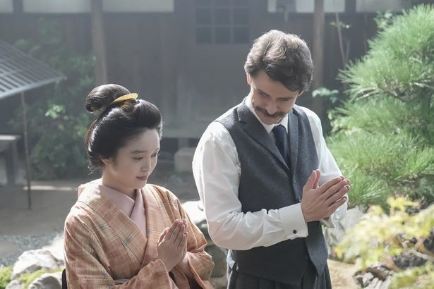 高石あかり“トキ”とトミー・バストウ“ヘブン”の新婚生活がスタート…松野家は武家屋敷へ引っ越すことに＜来週のばけばけ＞