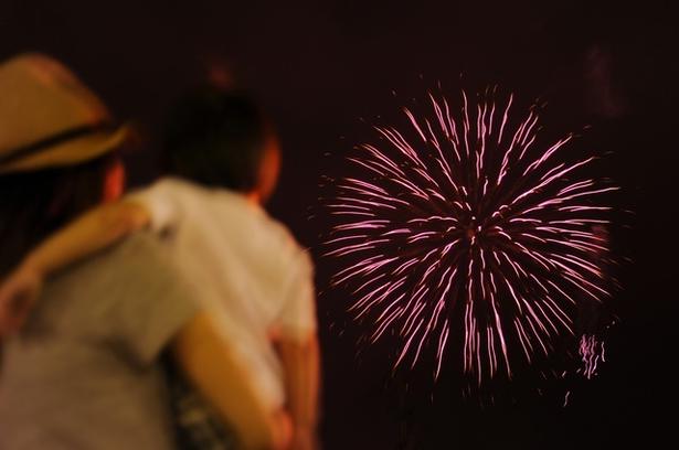 【子連れ花火大会2026】大混雑でも失敗しない！場所選びと事前準備のチェックリスト